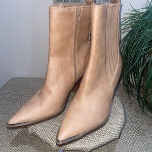 Adams Women's Tan Pointed Toe Ankle Boots